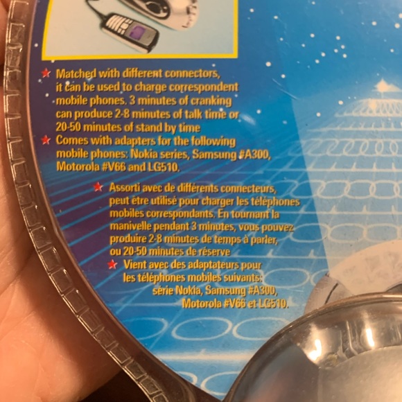 Hand crank powered flashlight - Picture 3 of 4